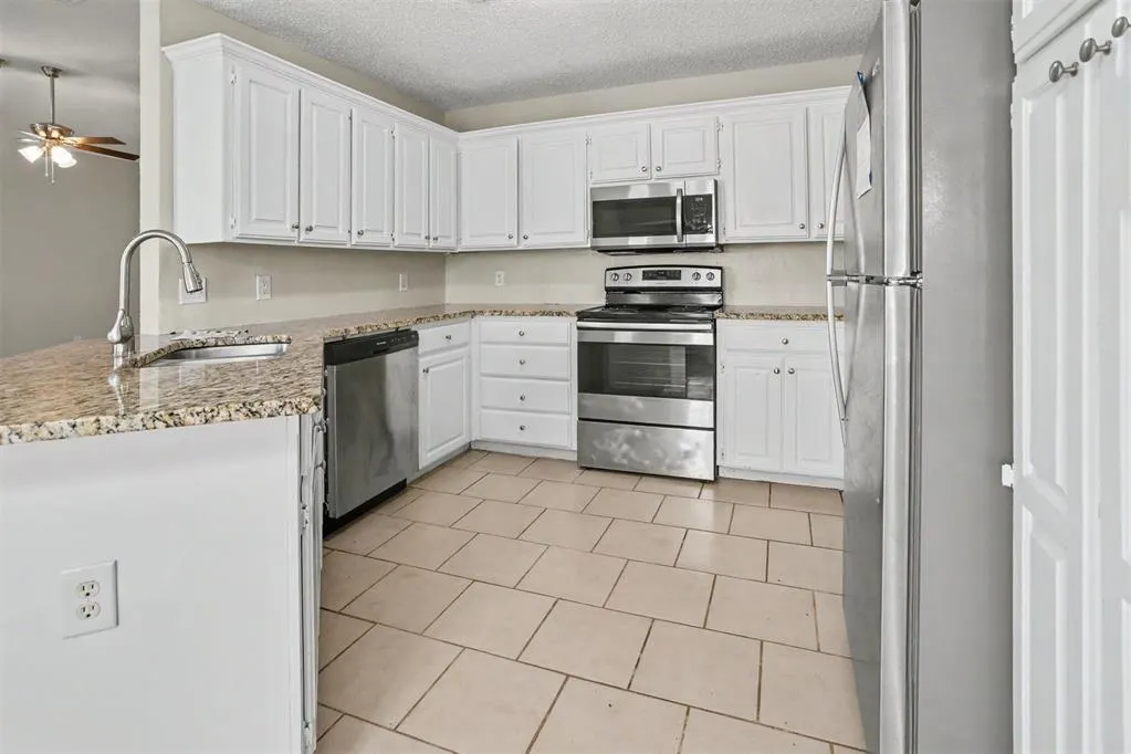Photo 5 — 10109 S Hillcrest Drive, Oklahoma City, OK 73159