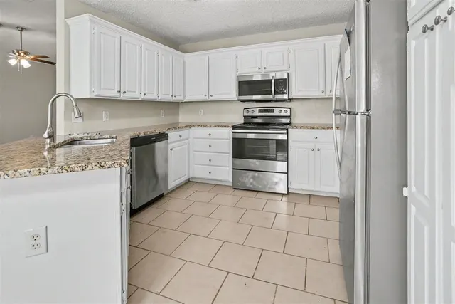 Photo 5 — 10109 S Hillcrest Drive, Oklahoma City, OK 73159