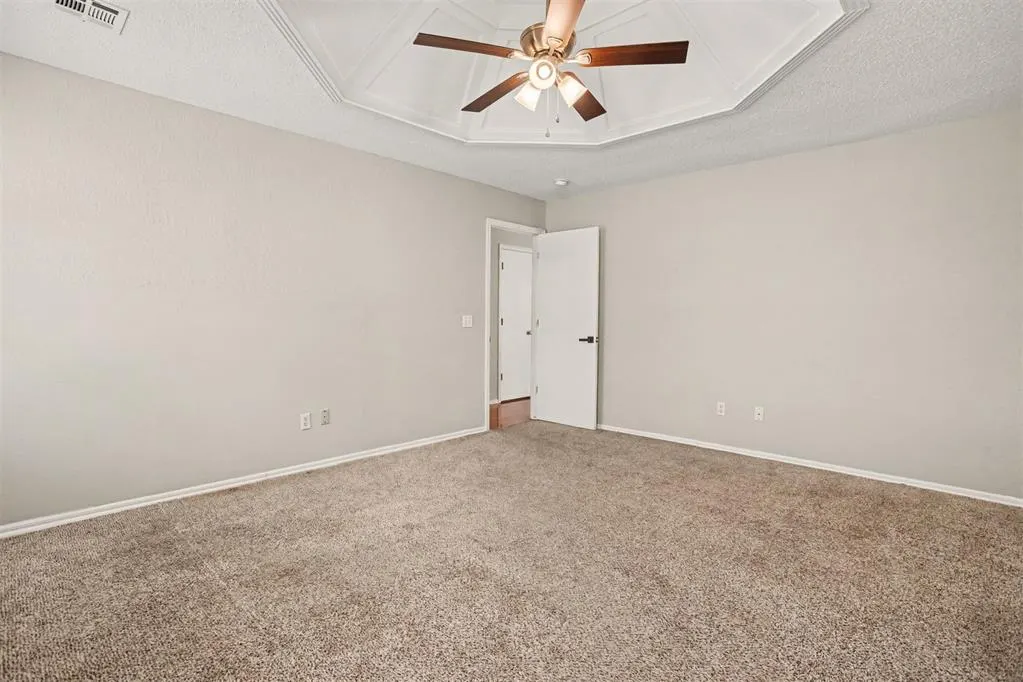 Photo 7 — 10109 S Hillcrest Drive, Oklahoma City, OK 73159
