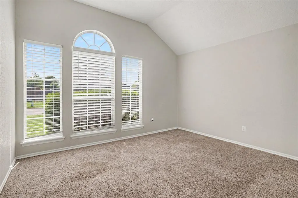 Photo 10 — 10109 S Hillcrest Drive, Oklahoma City, OK 73159
