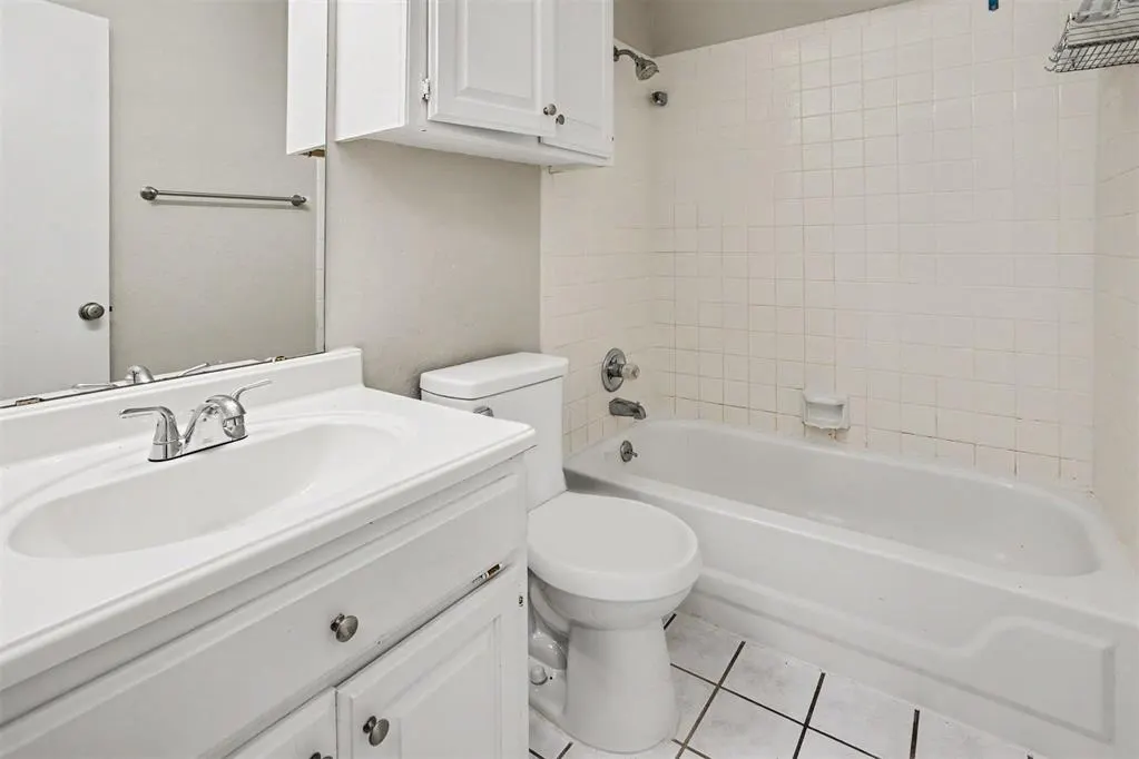 Photo 12 — 10109 S Hillcrest Drive, Oklahoma City, OK 73159