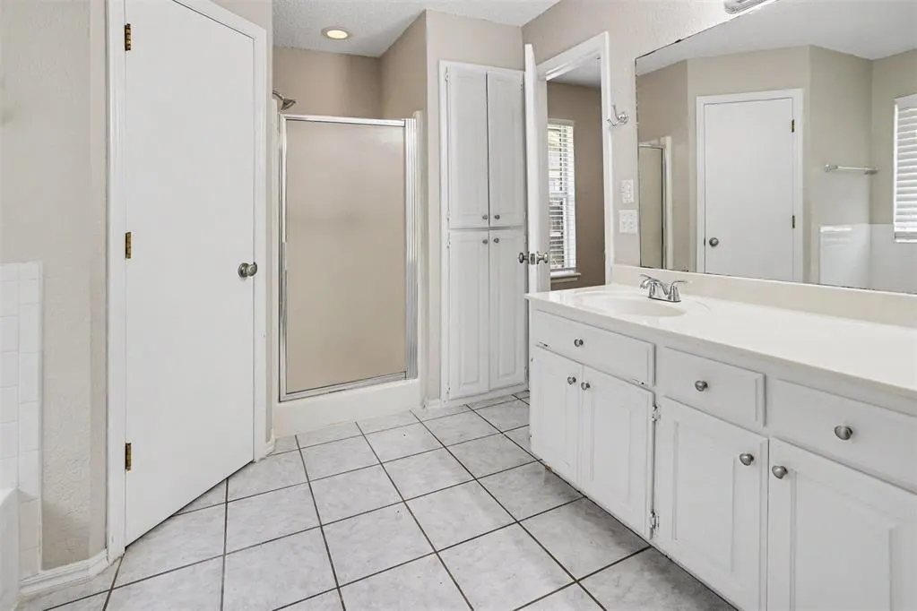 Photo 13 — 10109 S Hillcrest Drive, Oklahoma City, OK 73159