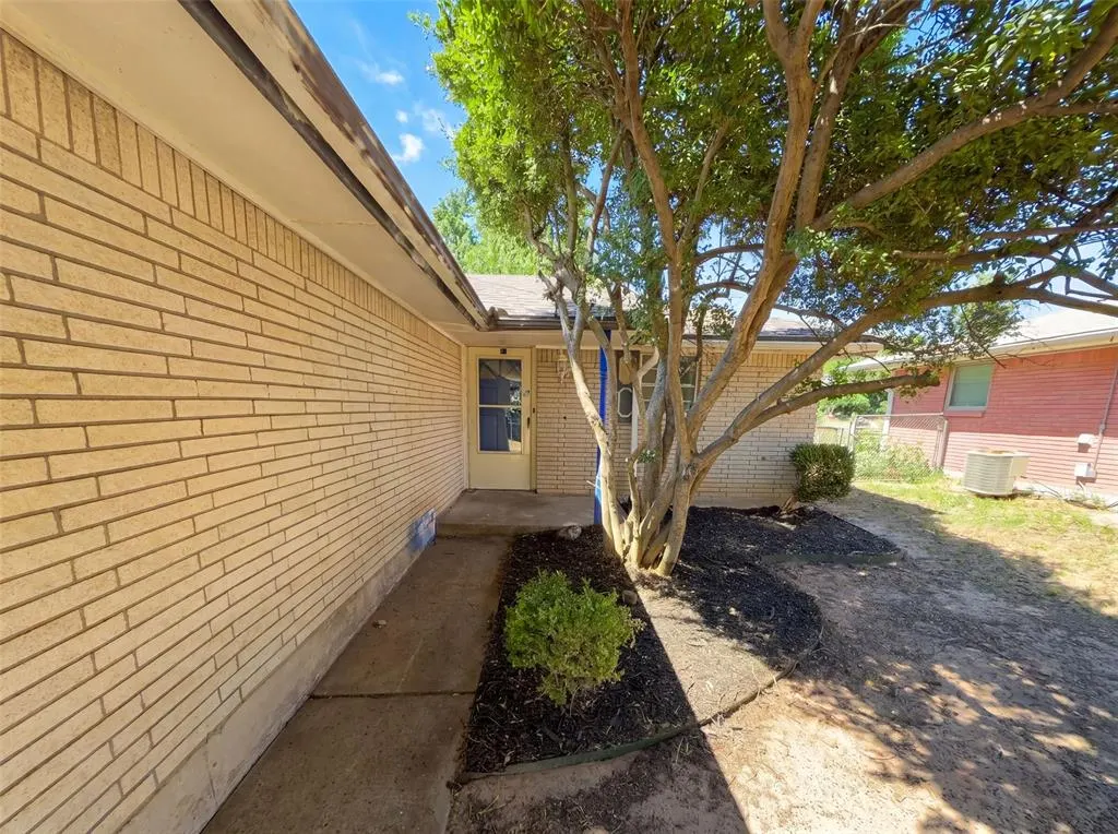 Front exterior — 7629 NW 14th Street, Oklahoma City, OK 73127