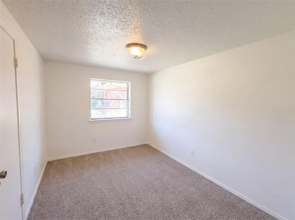 Photo 12 — 7629 NW 14th Street, Oklahoma City, OK 73127