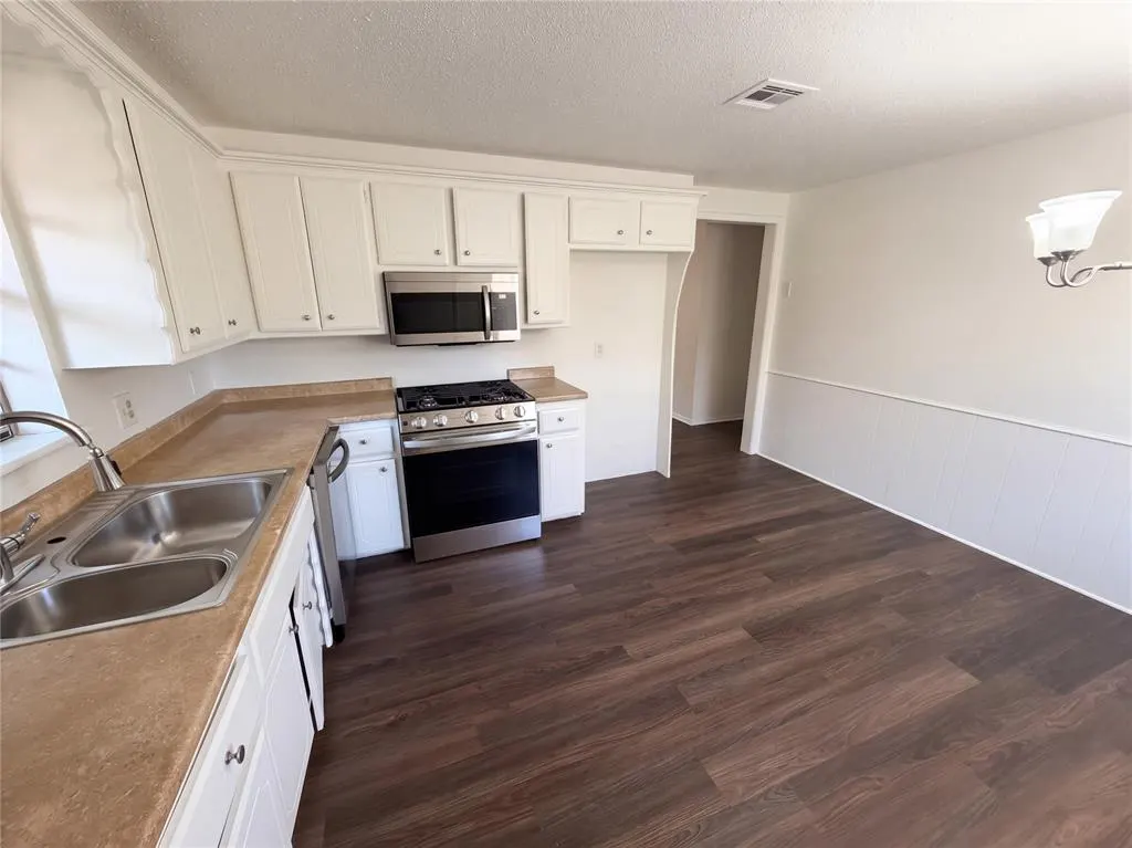 Photo 2 — 7629 NW 14th Street, Oklahoma City, OK 73127
