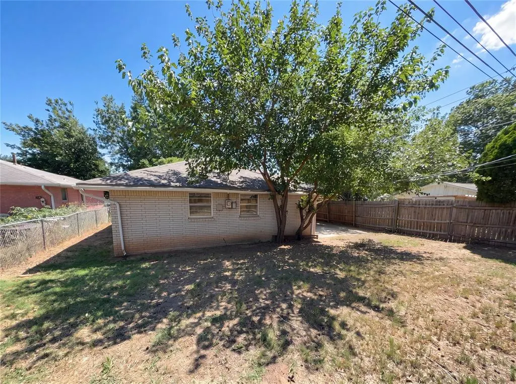 Photo 17 — 7629 NW 14th Street, Oklahoma City, OK 73127