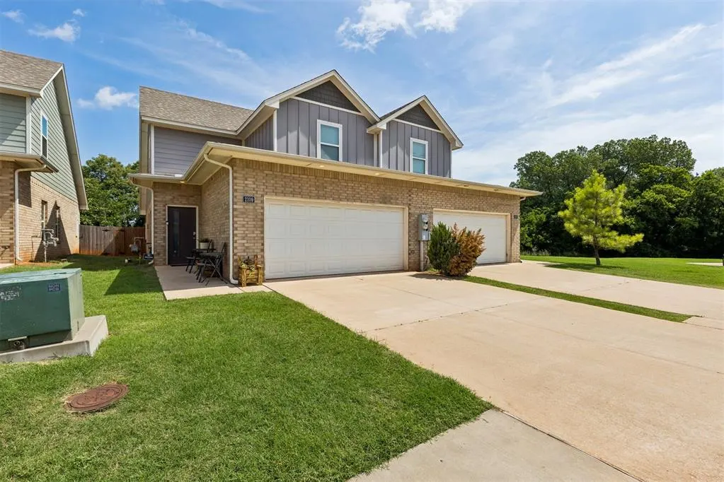 Front exterior — 2109 Camino Del Plaza Lane, Edmond, OK 73013