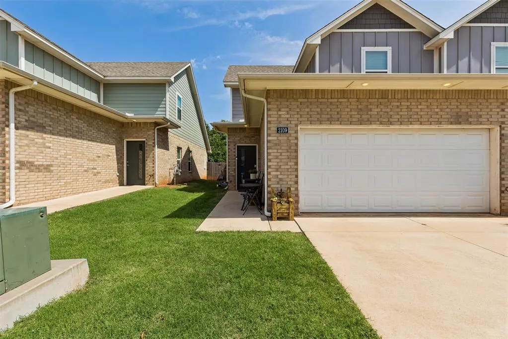 Photo 2 — 2109 Camino Del Plaza Lane, Edmond, OK 73013