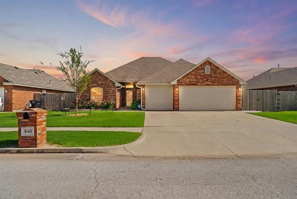Front exterior — 840 Carol Ann Place, Moore, OK 73160