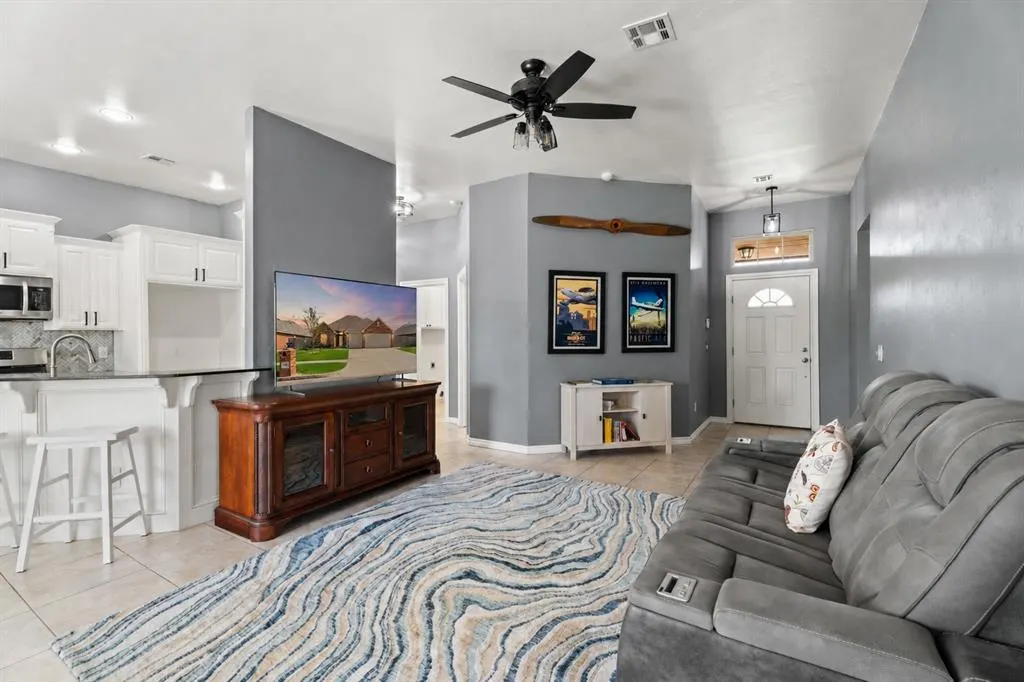 Photo 3 — 840 Carol Ann Place, Moore, OK 73160