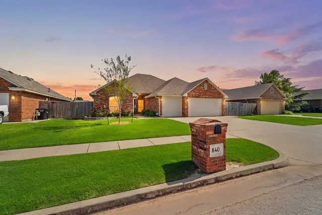 Photo 4 — 840 Carol Ann Place, Moore, OK 73160