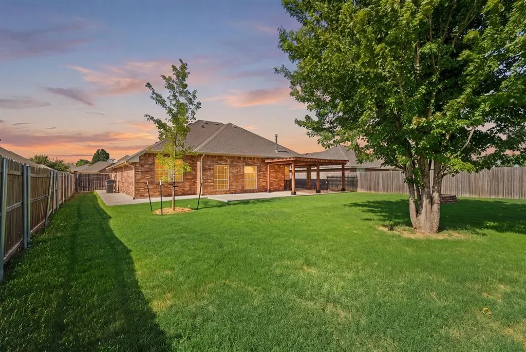 Photo 5 — 840 Carol Ann Place, Moore, OK 73160