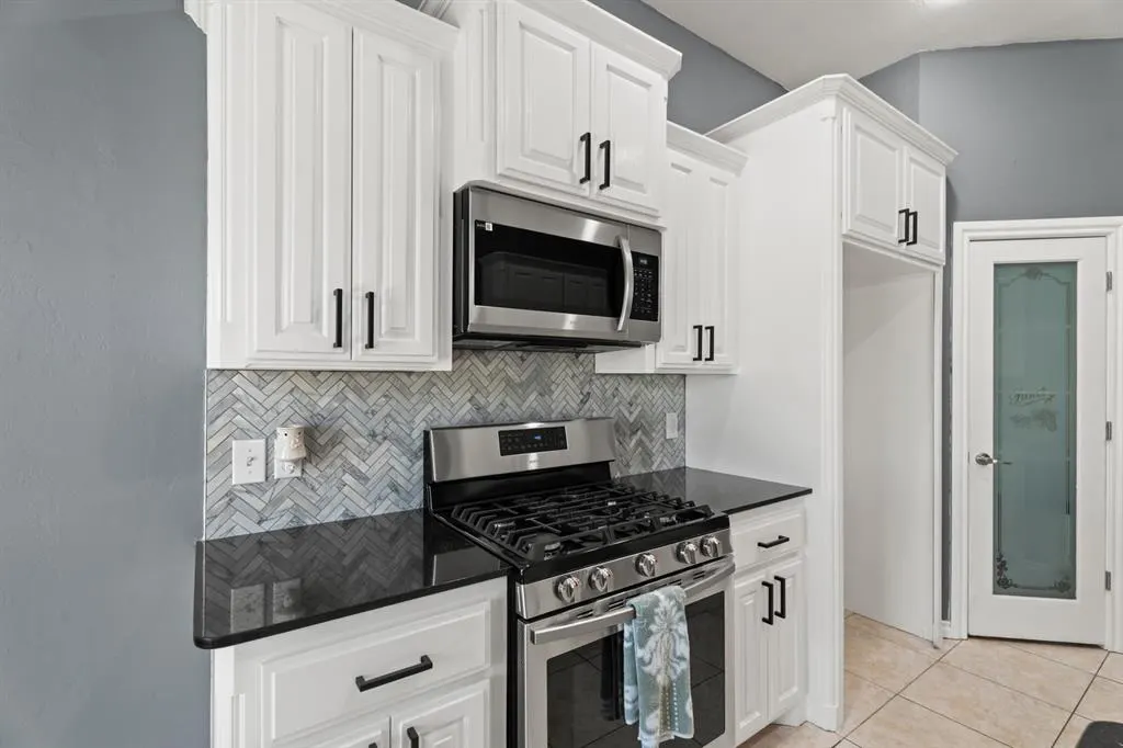 Photo 13 — 840 Carol Ann Place, Moore, OK 73160