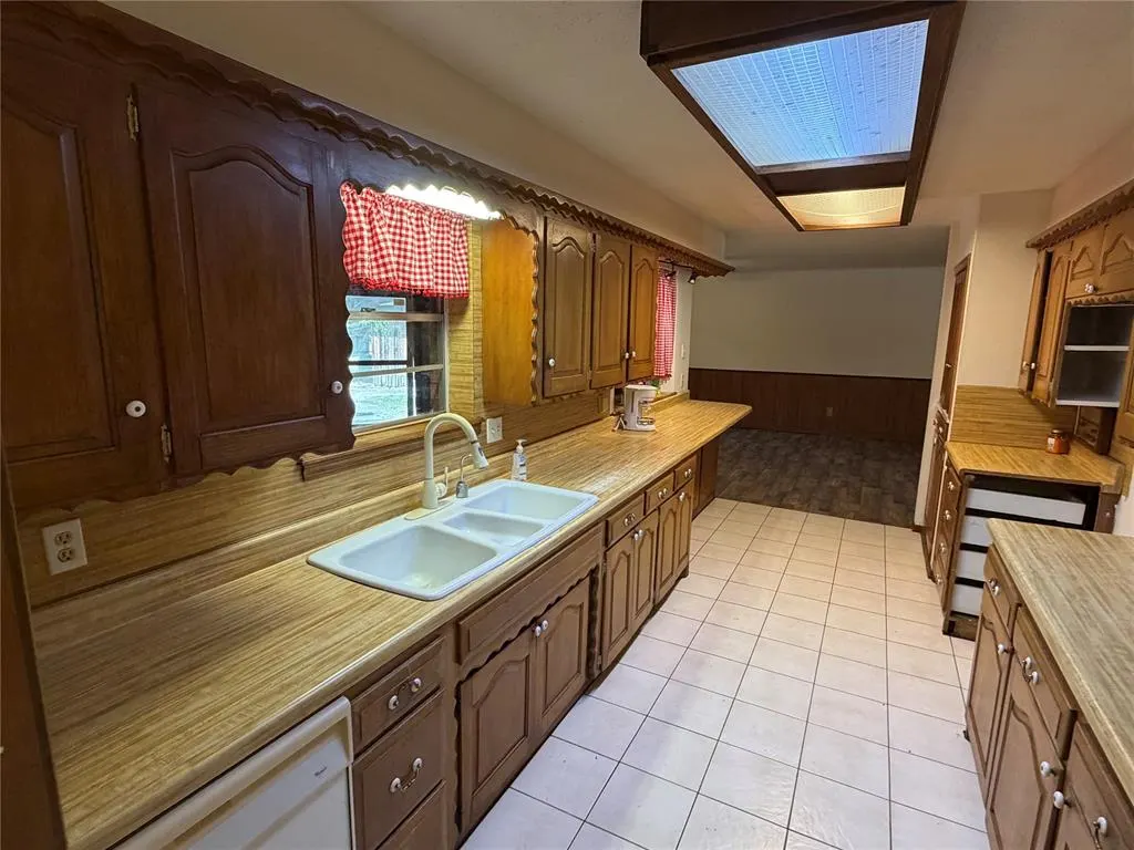 Photo 10 — 808 N Burns Street, Holdenville, OK 74848