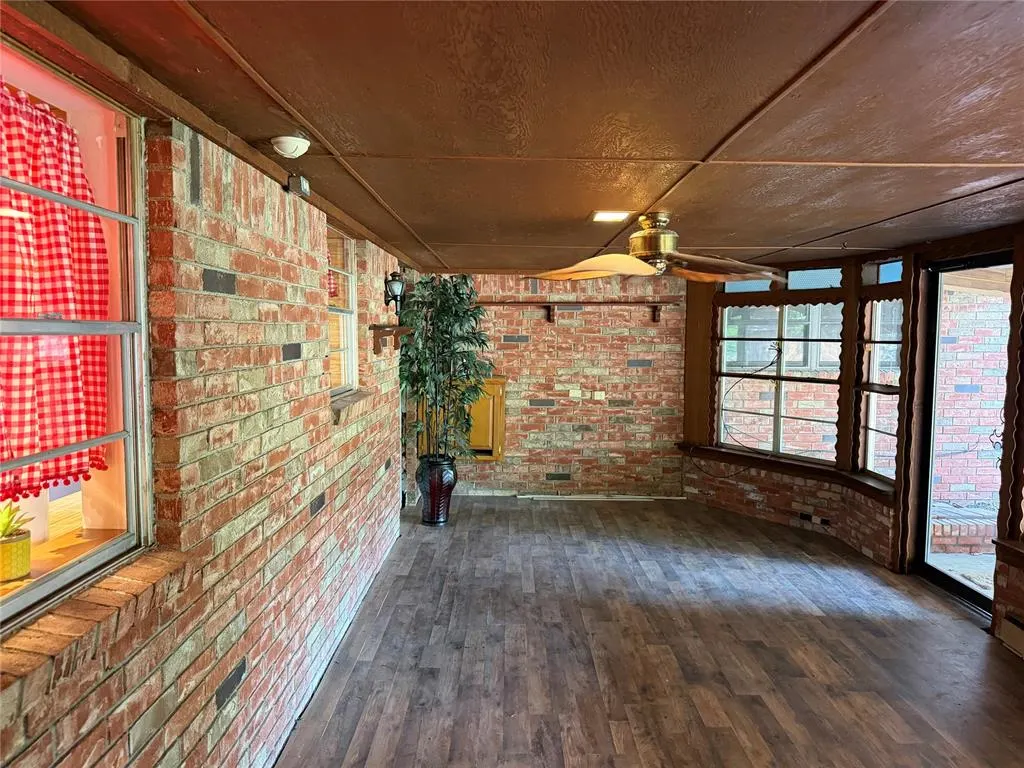 Photo 28 — 808 N Burns Street, Holdenville, OK 74848