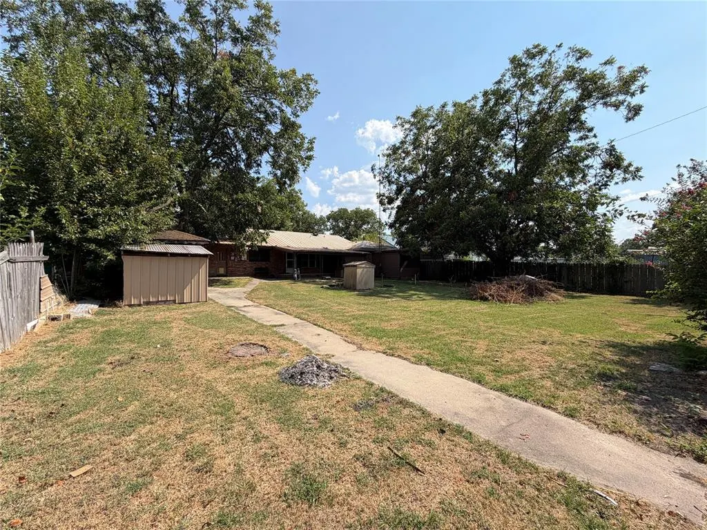 Photo 37 — 808 N Burns Street, Holdenville, OK 74848