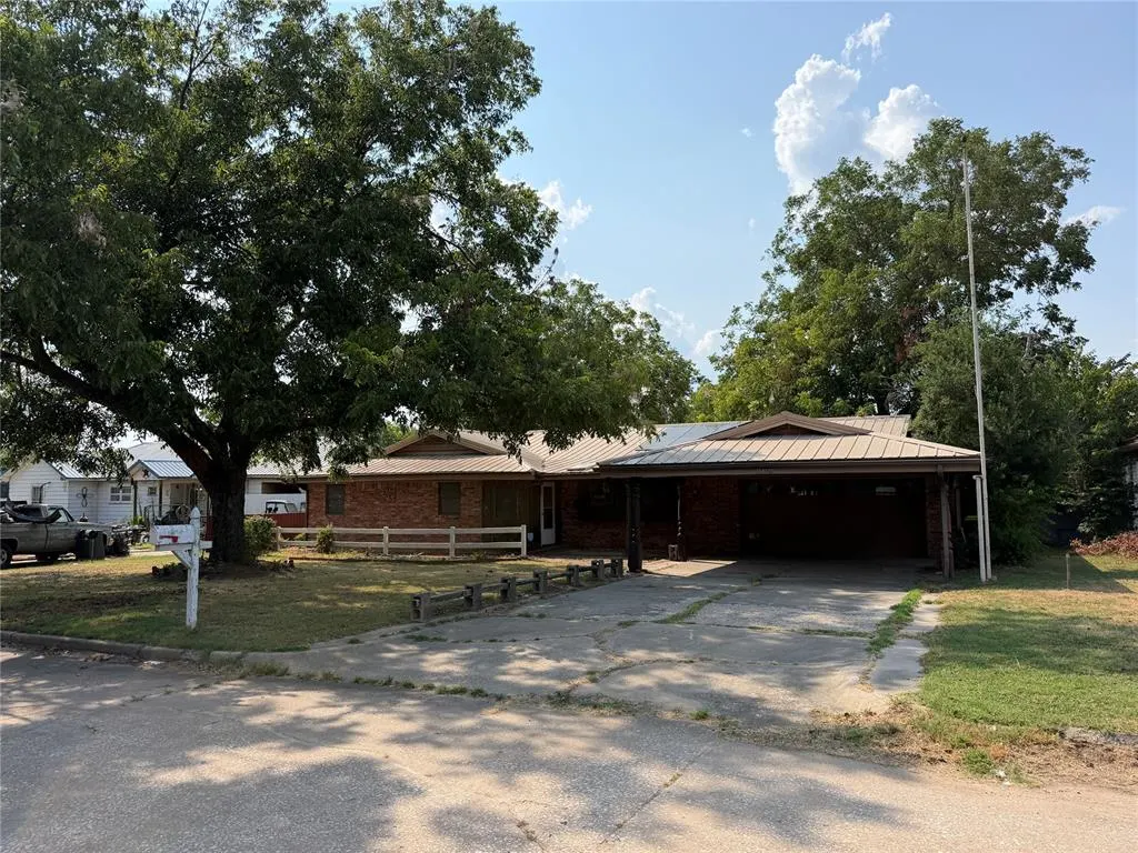 Photo 45 — 808 N Burns Street, Holdenville, OK 74848