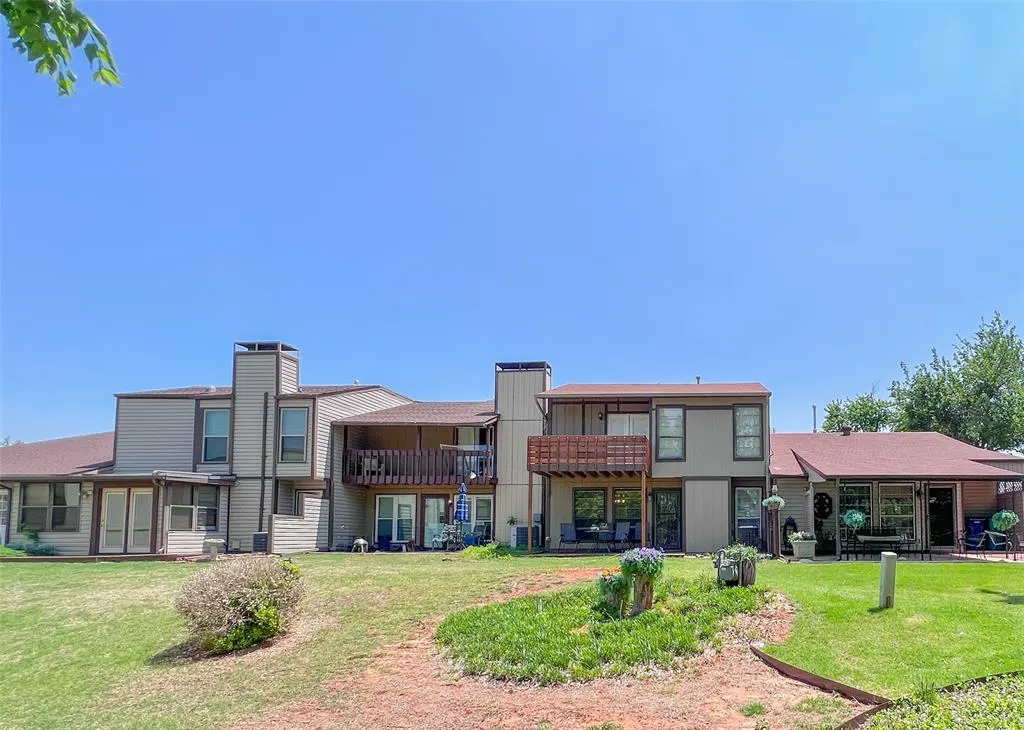 Photo 7 — 12021 Hawthorne Lane, Oklahoma City, OK 73162