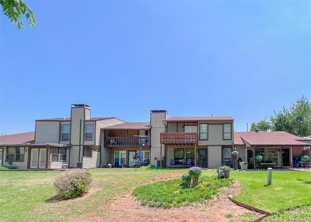 Photo 7 — 12021 Hawthorne Lane, Oklahoma City, OK 73162