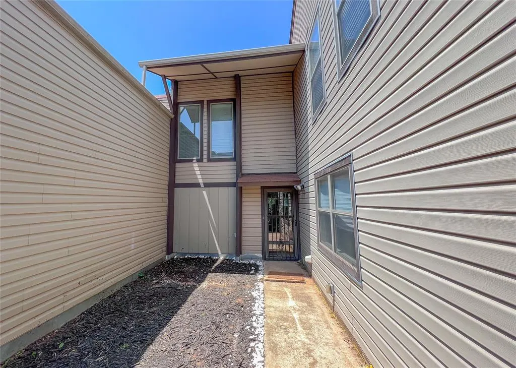 Photo 34 — 12021 Hawthorne Lane, Oklahoma City, OK 73162
