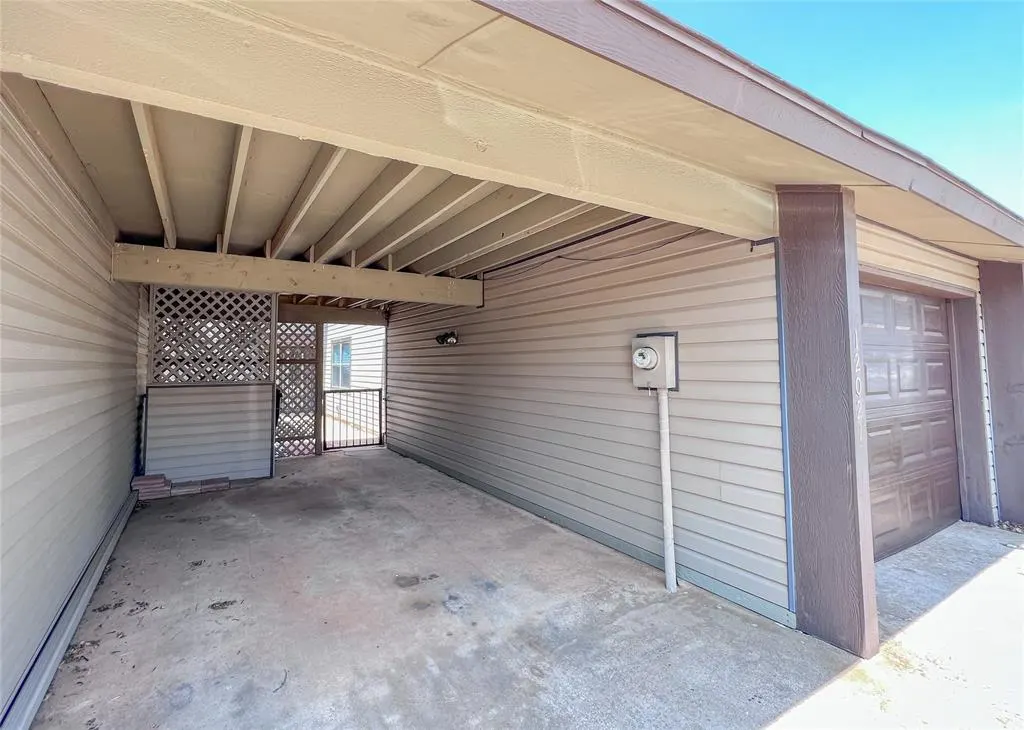 Photo 36 — 12021 Hawthorne Lane, Oklahoma City, OK 73162