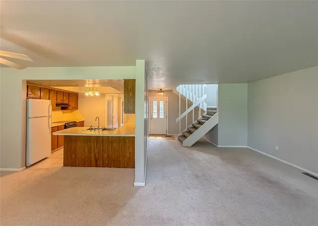Photo 3 — 12021 Hawthorne Lane, Oklahoma City, OK 73162