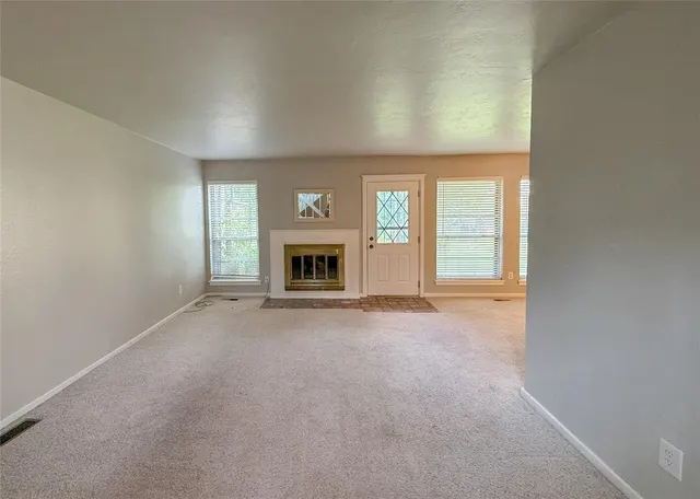 Photo 6 — 12021 Hawthorne Lane, Oklahoma City, OK 73162