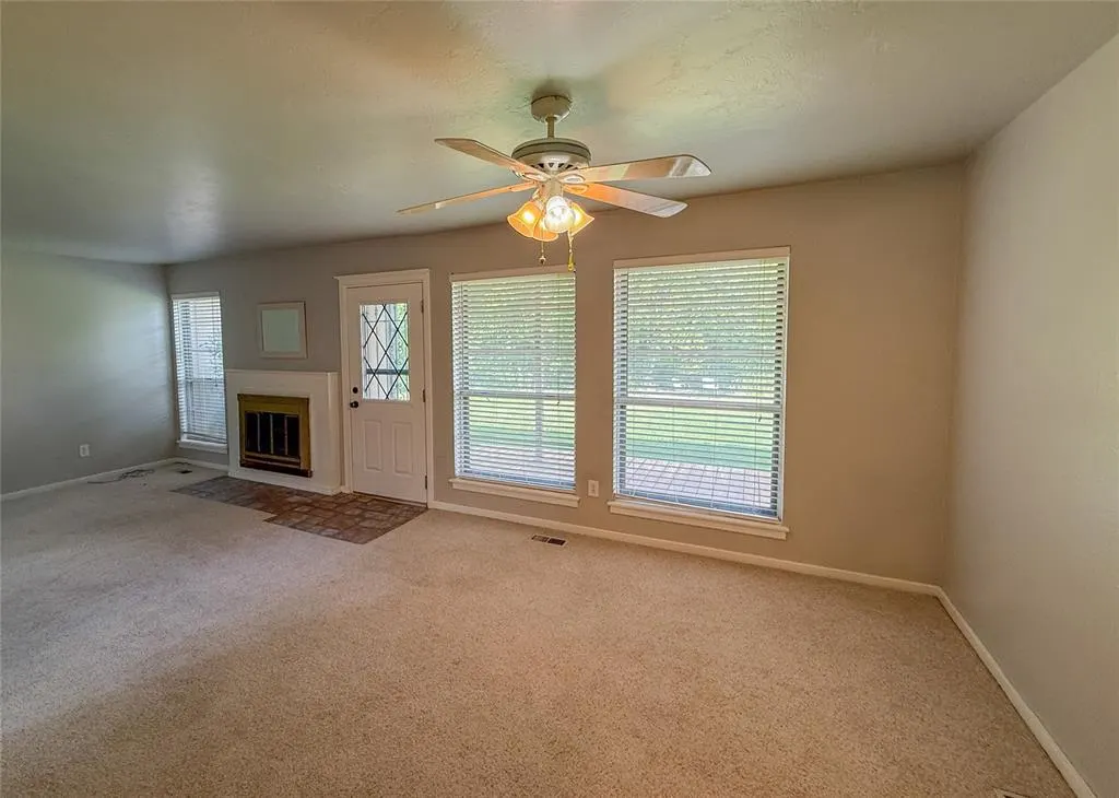 Photo 9 — 12021 Hawthorne Lane, Oklahoma City, OK 73162