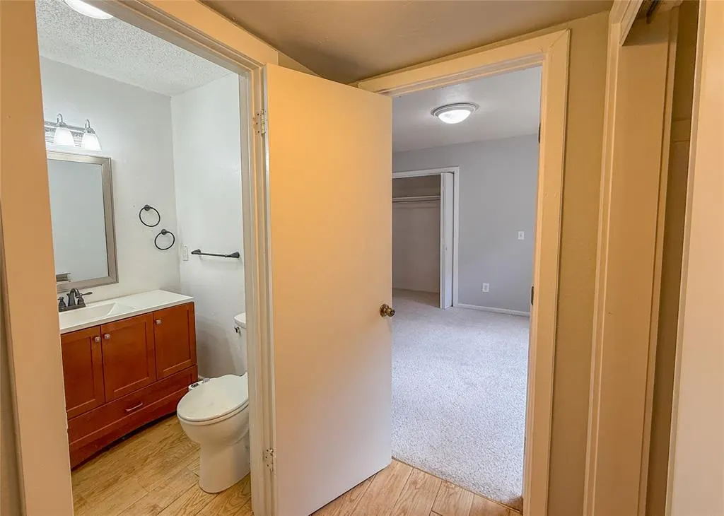 Photo 14 — 12021 Hawthorne Lane, Oklahoma City, OK 73162
