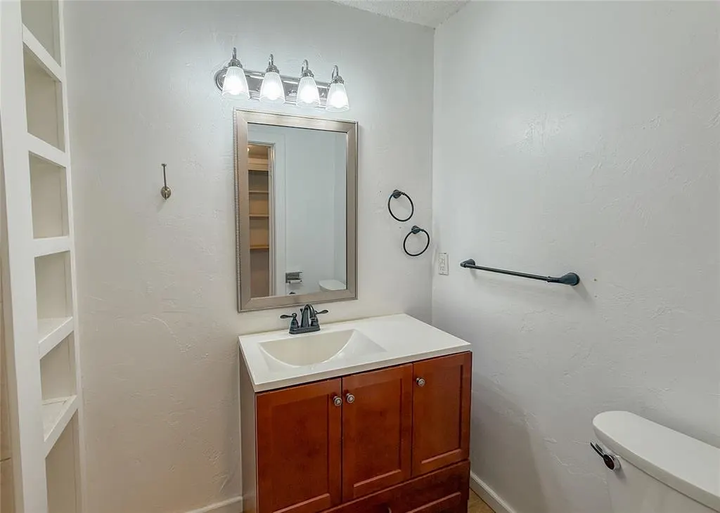 Photo 15 — 12021 Hawthorne Lane, Oklahoma City, OK 73162