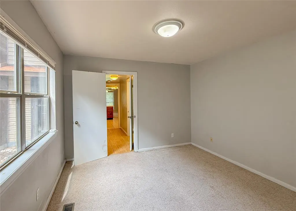 Photo 18 — 12021 Hawthorne Lane, Oklahoma City, OK 73162