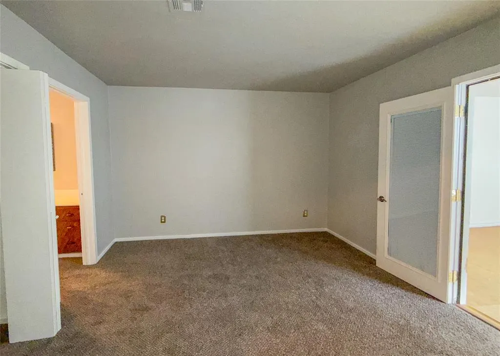 Photo 32 — 12021 Hawthorne Lane, Oklahoma City, OK 73162