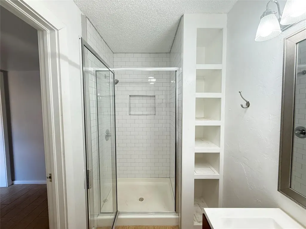 Photo 16 — 12021 Hawthorne Lane, Oklahoma City, OK 73162