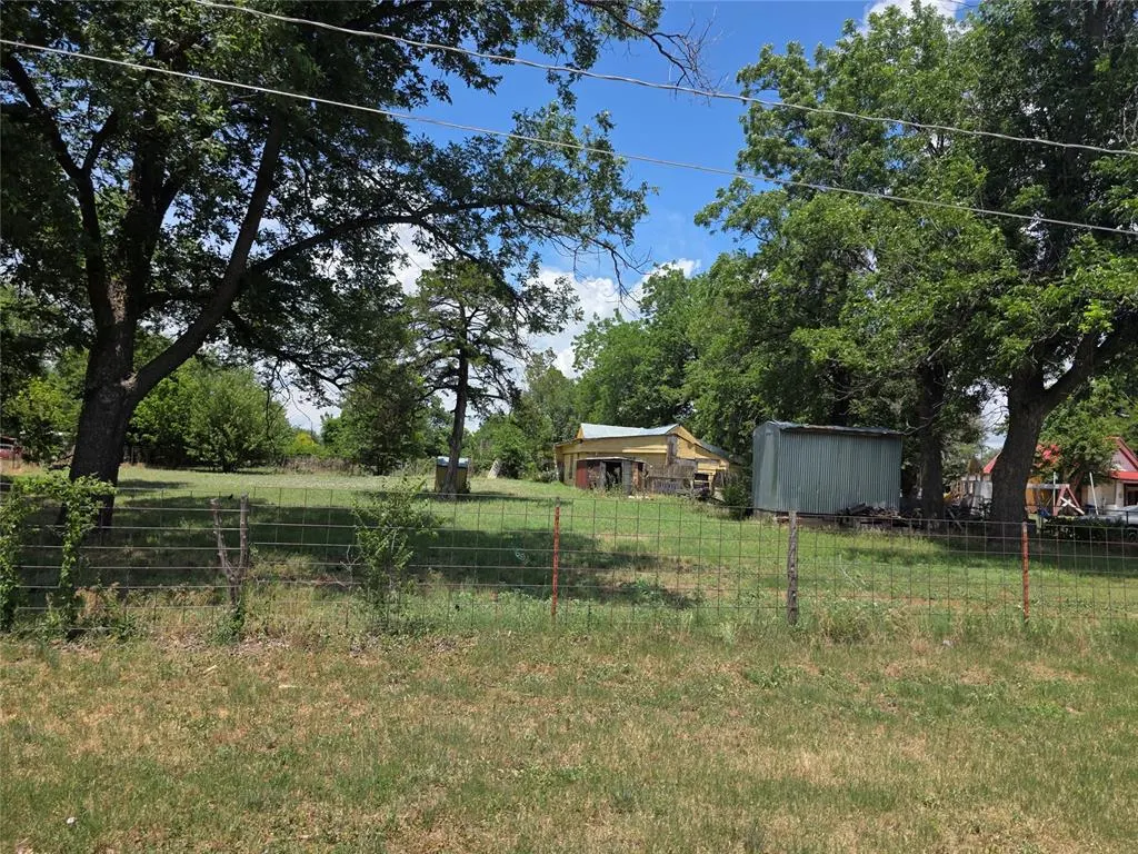 Front exterior — 917 W Illinois Avenue, Chickasha, OK 73018