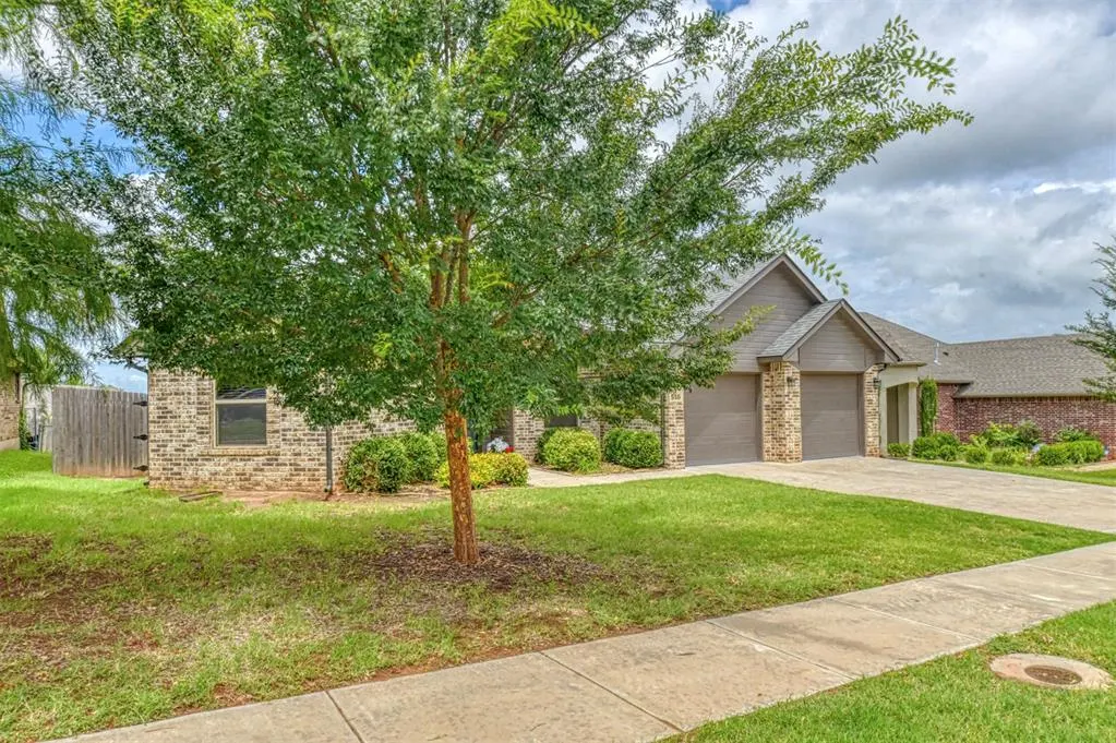 Photo 4 — 516 NE 23rd Avenue, Norman, OK 73071