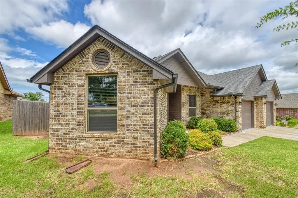 Photo 5 — 516 NE 23rd Avenue, Norman, OK 73071