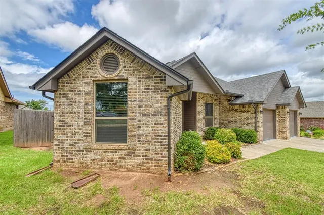 Photo 5 — 516 NE 23rd Avenue, Norman, OK 73071