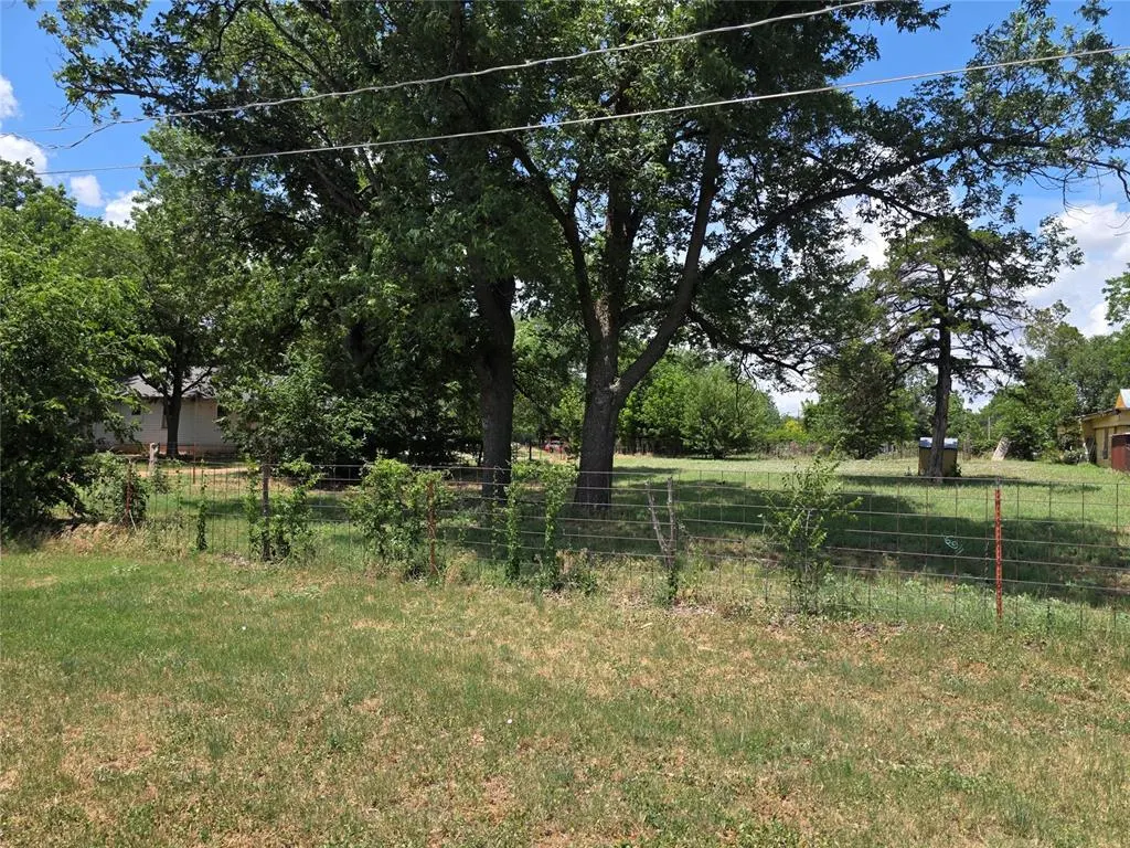 Front exterior — 925 W Illinois Avenue, Chickasha, OK 73018