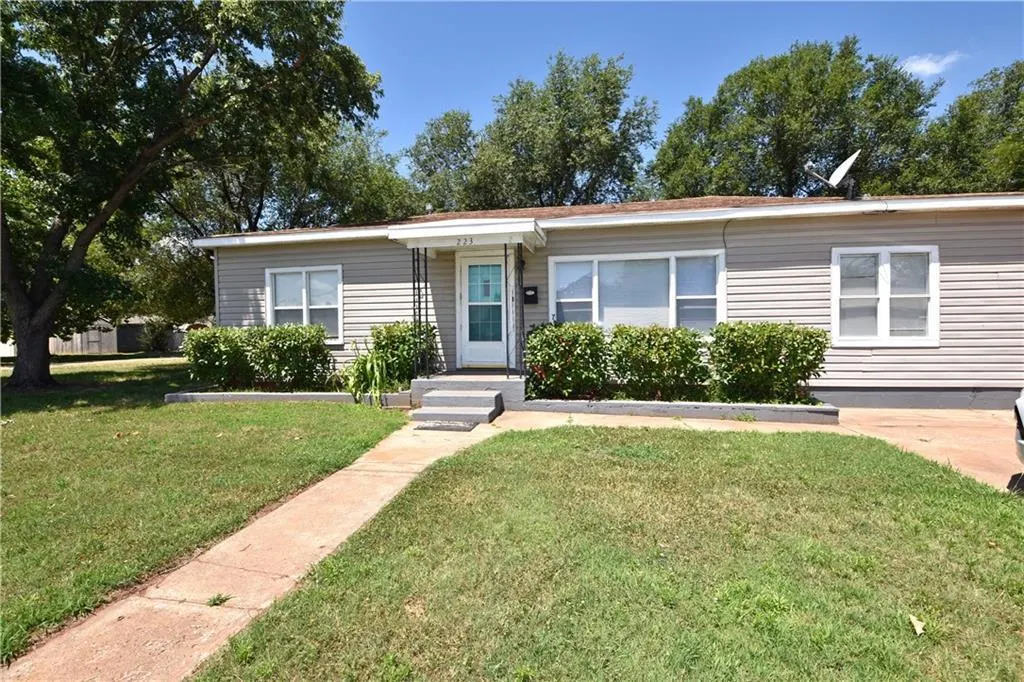 Front exterior — 223 S 17th Street, Guthrie, OK 73044