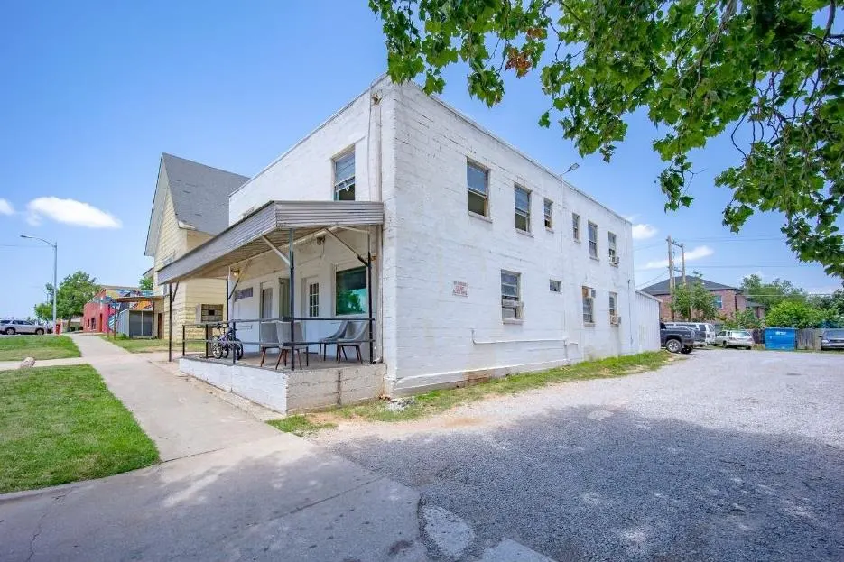 Photo 2 — 31 SW 25th Street, Oklahoma City, OK 73109