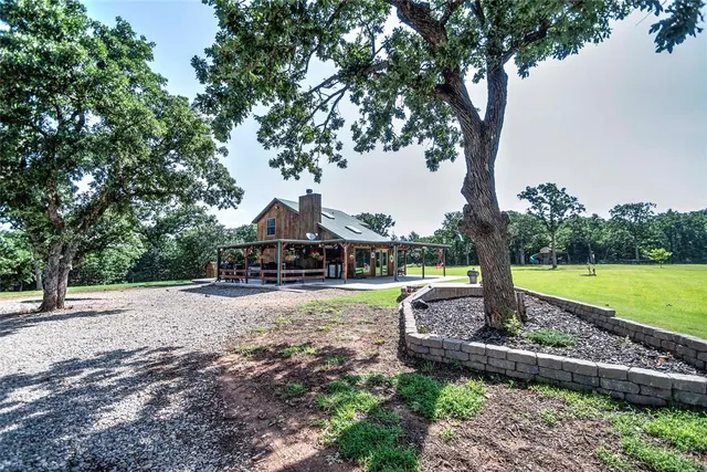 Photo 2 — 338522 E 930 Road, Wellston, OK 74881