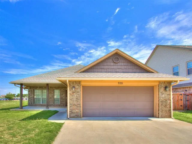 Photo 2 — 705 SW 11TH Street St, Moore, OK 73160