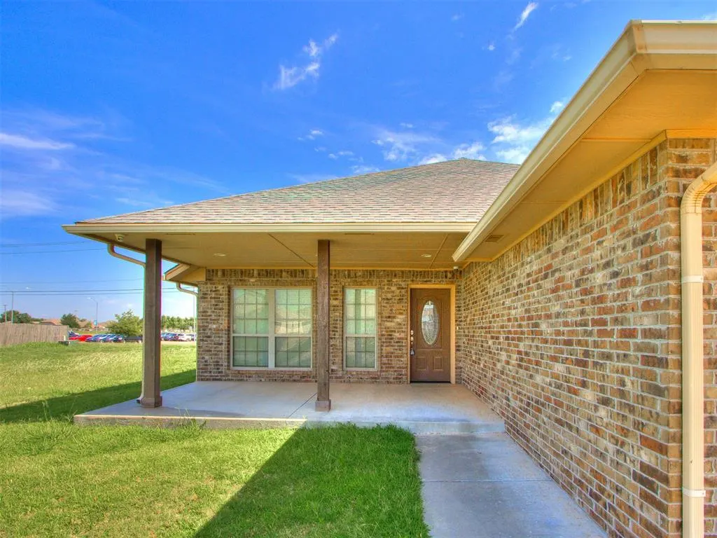 Photo 3 — 705 SW 11TH Street St, Moore, OK 73160
