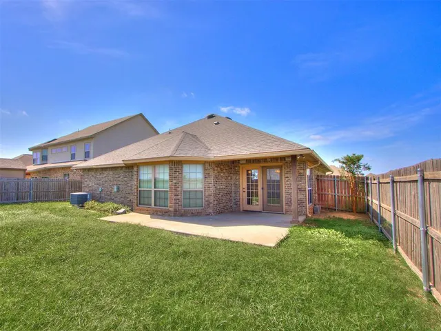 Photo 4 — 705 SW 11TH Street St, Moore, OK 73160