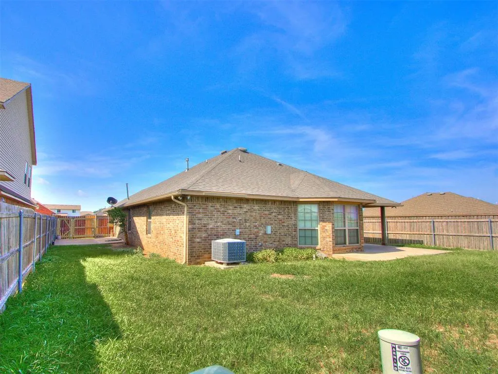 Photo 6 — 705 SW 11TH Street St, Moore, OK 73160