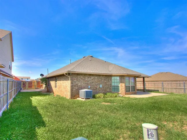 Photo 6 — 705 SW 11TH Street St, Moore, OK 73160