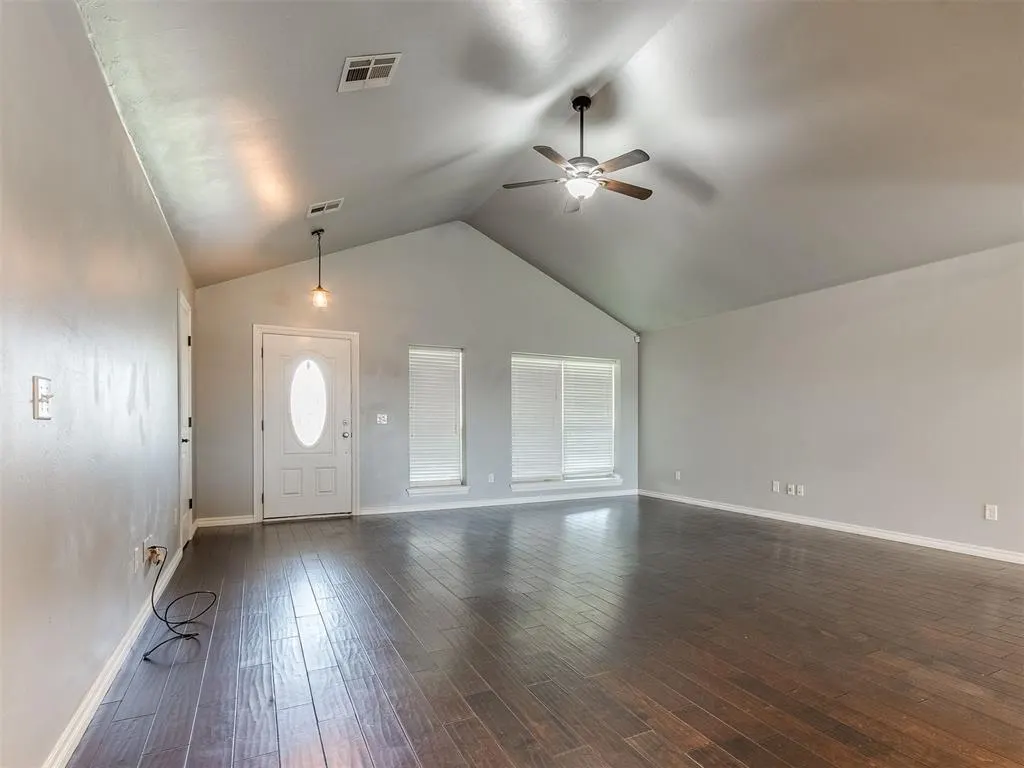 Photo 8 — 705 SW 11TH Street St, Moore, OK 73160