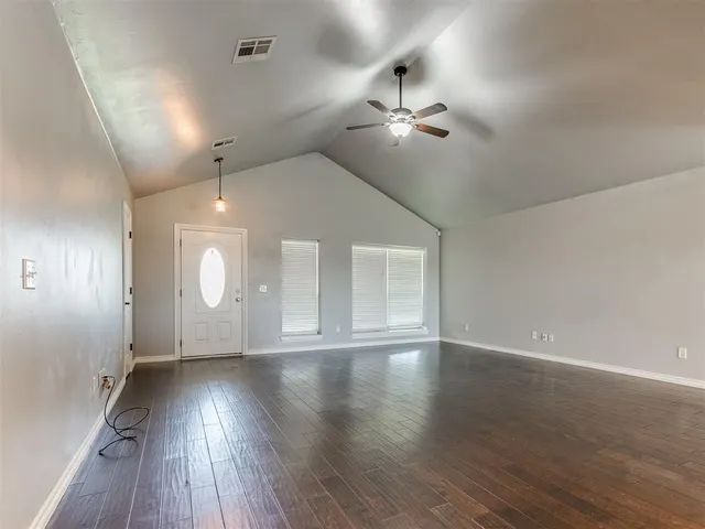 Photo 8 — 705 SW 11TH Street St, Moore, OK 73160