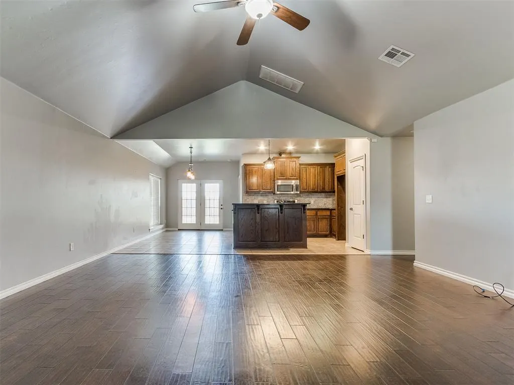 Photo 9 — 705 SW 11TH Street St, Moore, OK 73160