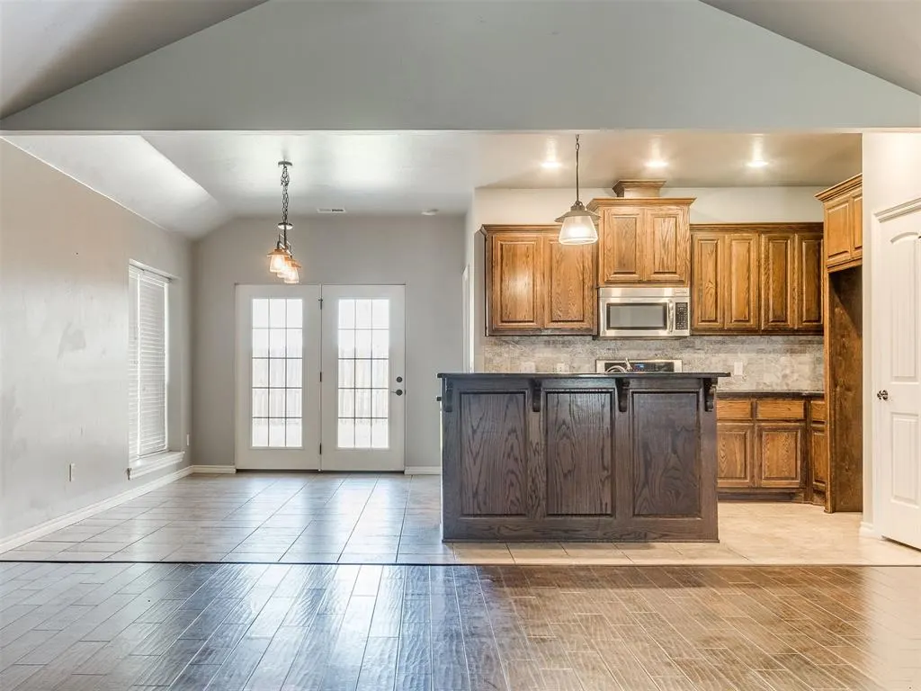 Photo 10 — 705 SW 11TH Street St, Moore, OK 73160